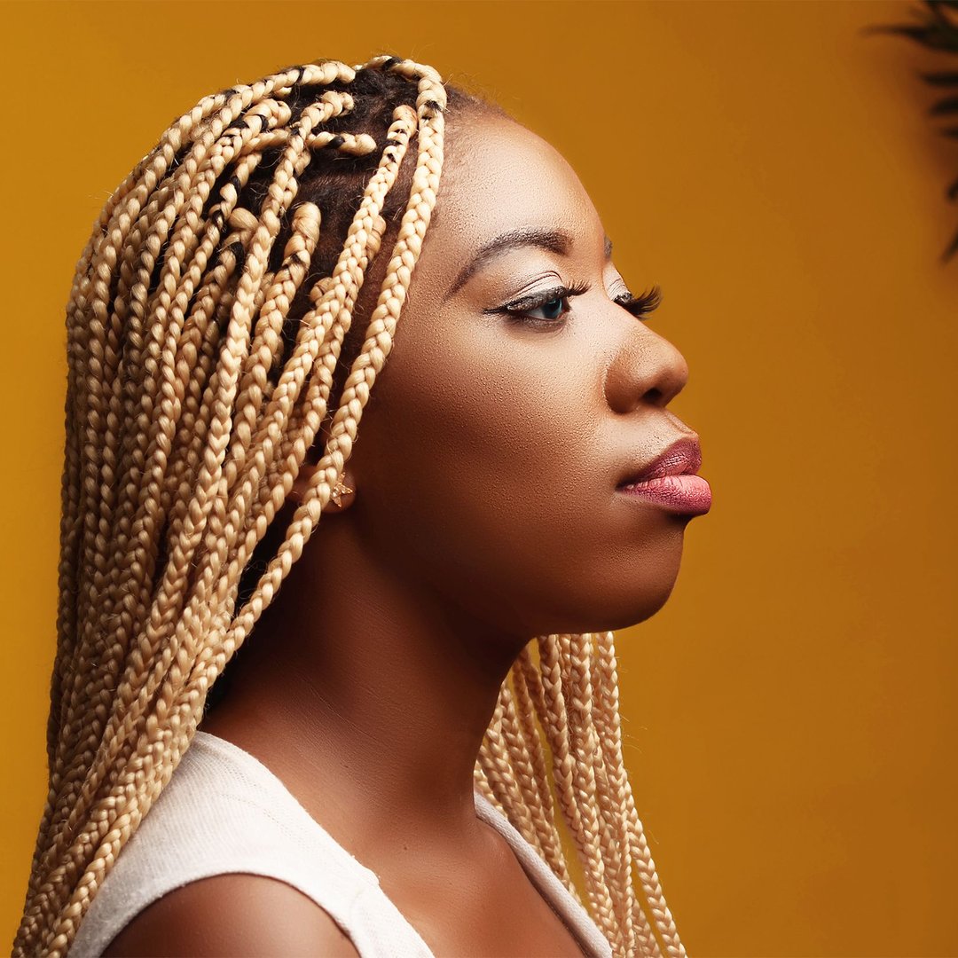 Blonde and Highlighted Short Knotless Braids to Brighten Your Look - short knotless braids
